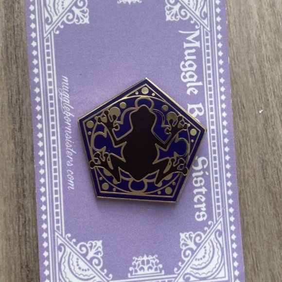 Chocolate Frog pin- Harry Potter Series- BUNDLE DISCOUNT - Picture 1 of 1